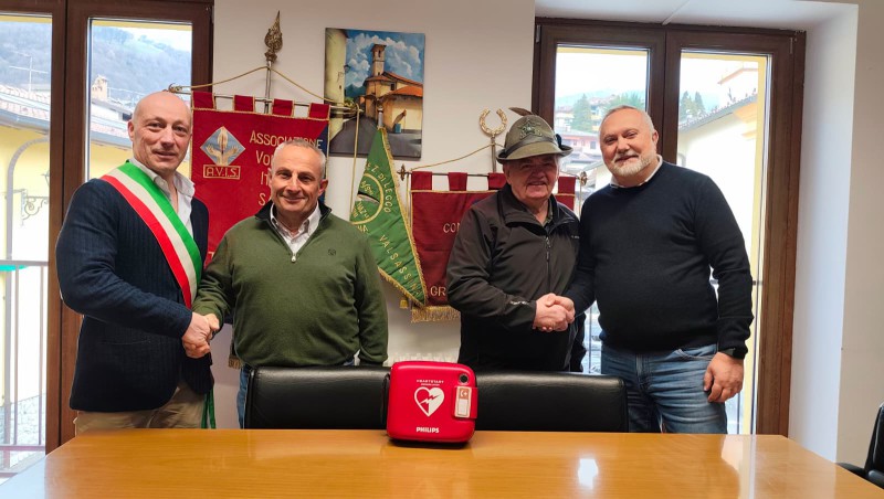SOLIDARIETA' CHE SALVA: Avis Comunale di Lecco dona un DAE alla comunità di Cassina Valsassina